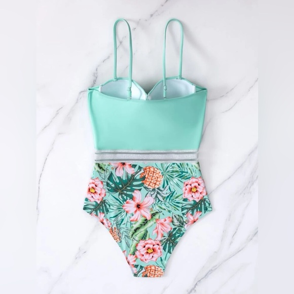 Swimsuit - Picture 5 of 12